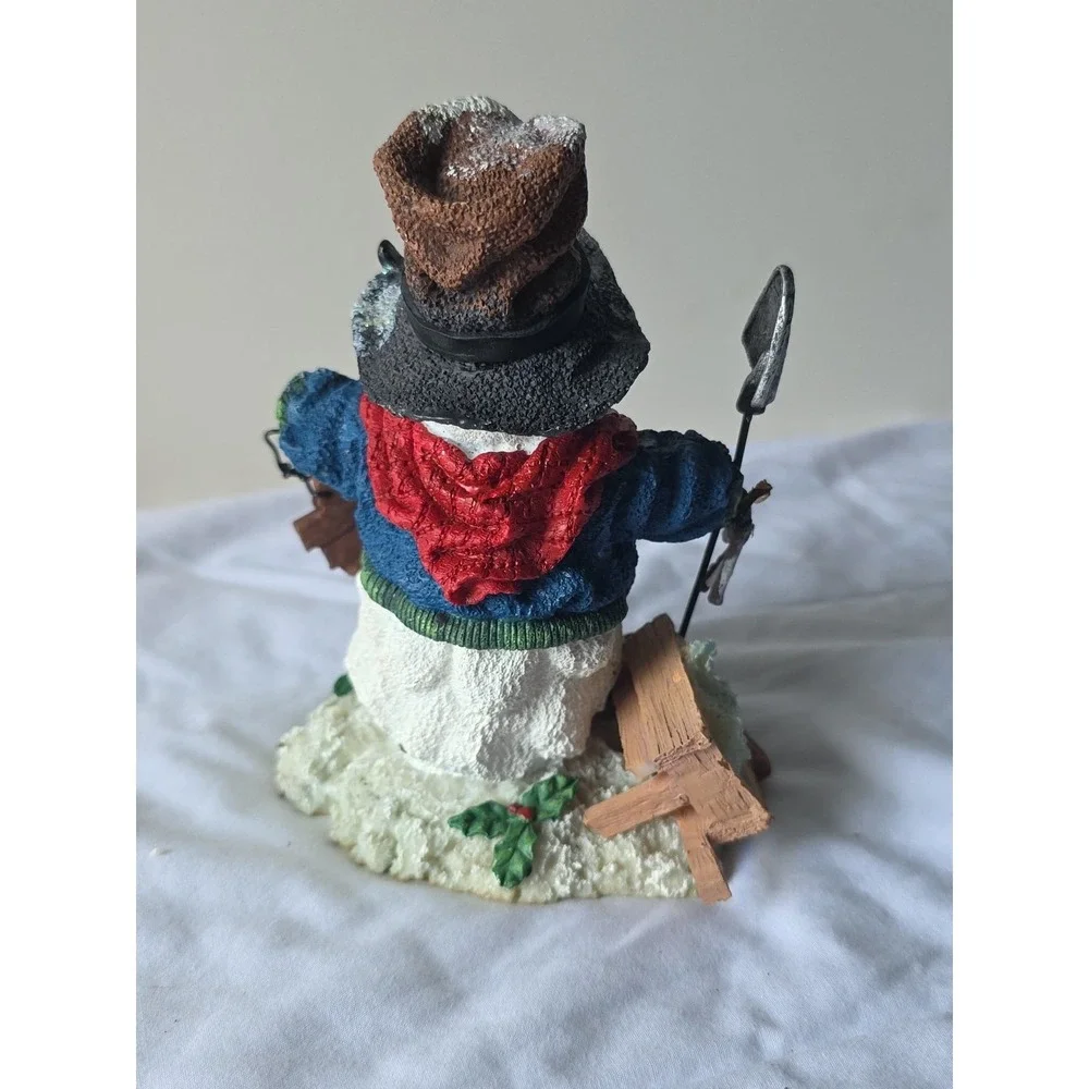 Ceramic Gardener shovel mistletoe wagon‎ xmas figure